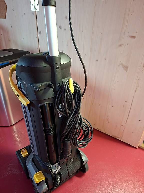 Alle Maschinen: Kärcher Professional Scheuersaugmaschine  – Gebraucht aus Einsiedeln von AnikaG. 1
