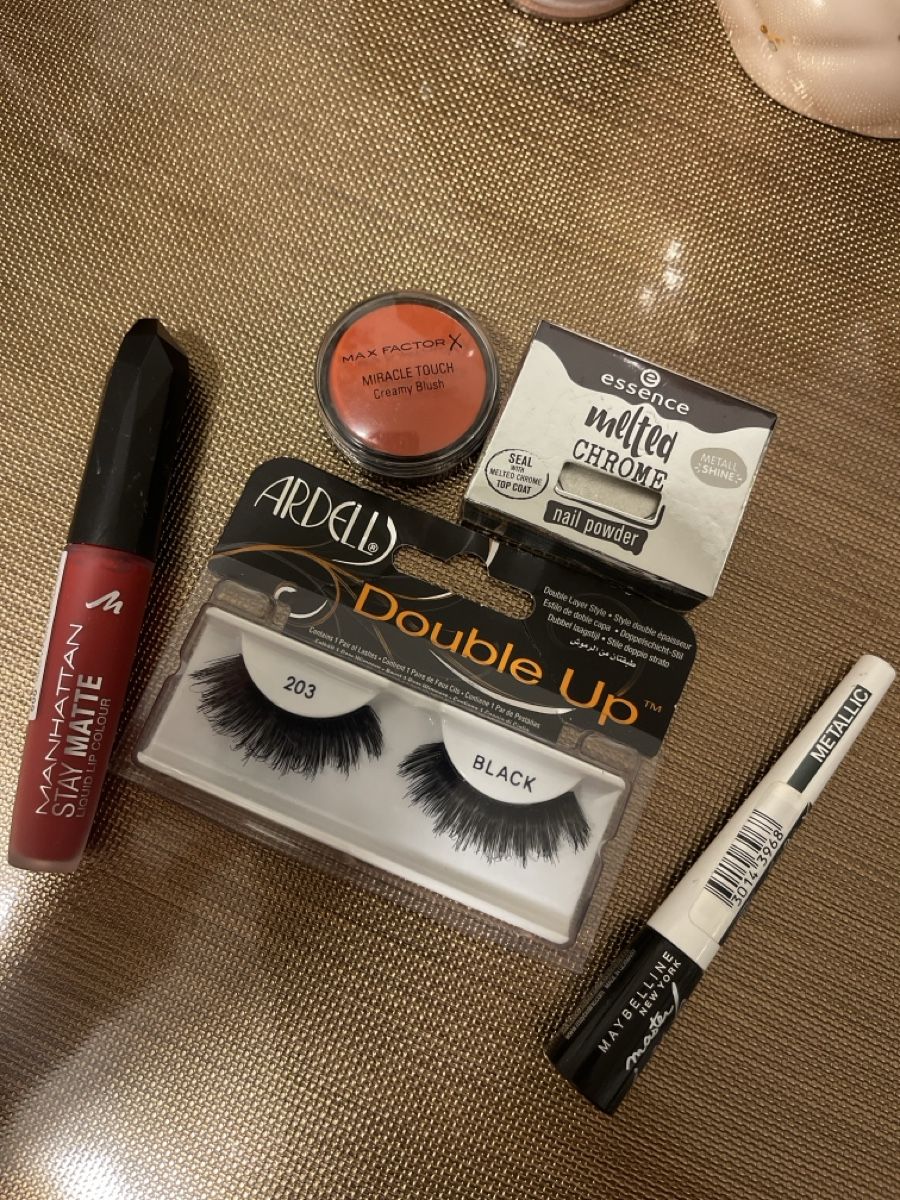 Make-up: Makeup Bundle: Manhattan Lipstick, Ardell Lashes & More! – Nuovo e nell'imballaggio originale da Dübendorf venduto da kas_67jv