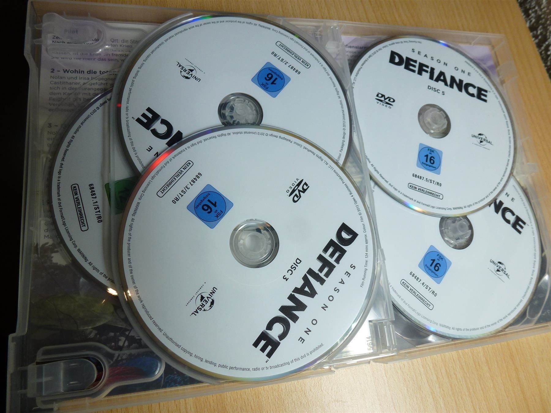 Tous les DVDs: Defiance Staffel 1 (5 DVD) – D'occasion à Hombrechtikon par Maloev17 3