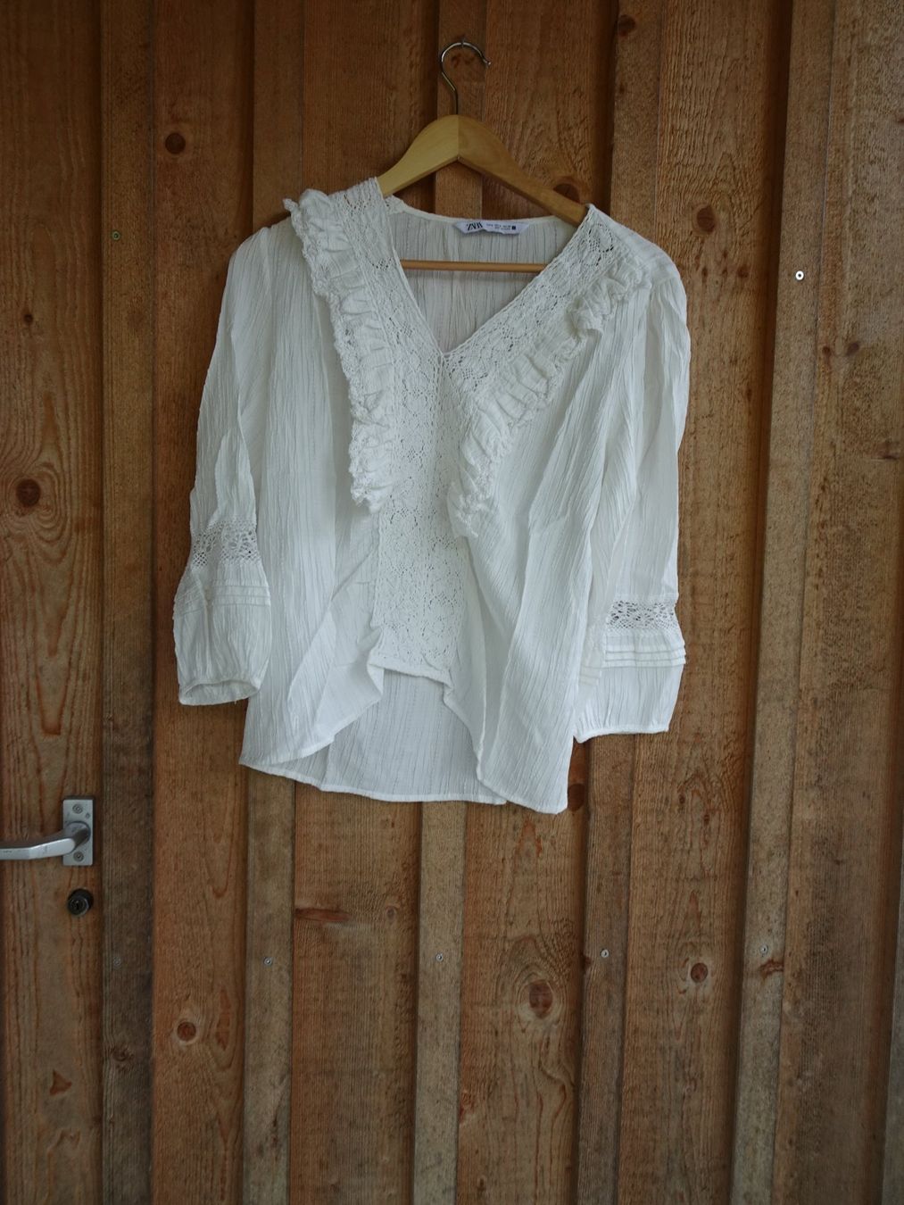 Zara Camicette: Weisse Bluse von ZARA Gr. M - 425117 – Usato da Küssnacht am Rigi venduto da Good4Deckeli