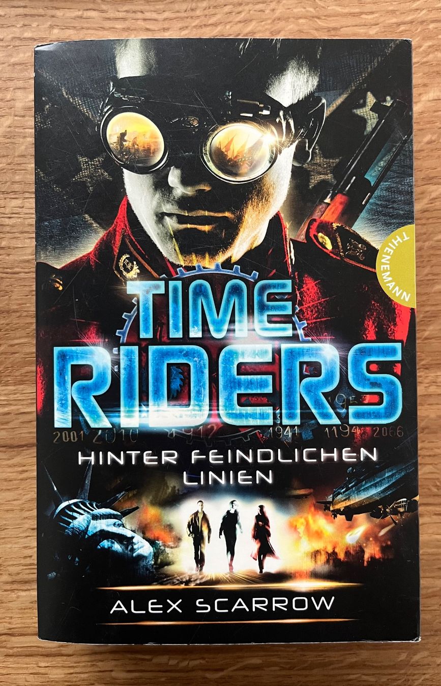 Livres: Buch Time Riders Hinter feindlichen Linien – D'occasion à Mettmenstetten par Dino1972