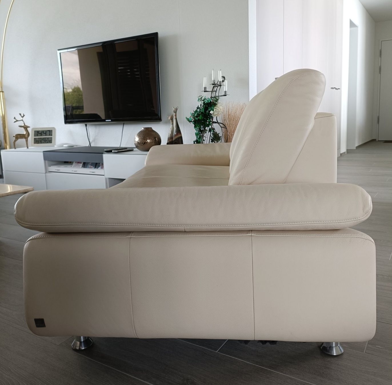 Sofas: Sehr bequemes Ledersofa, hellbeige, Top Zustand – Gebraucht aus Fischbach-Göslikon von Colbra3 2