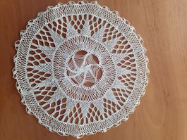 Antikes Spitzendeckli, kleine Spitzendecke, Zierdeckeli (4)
