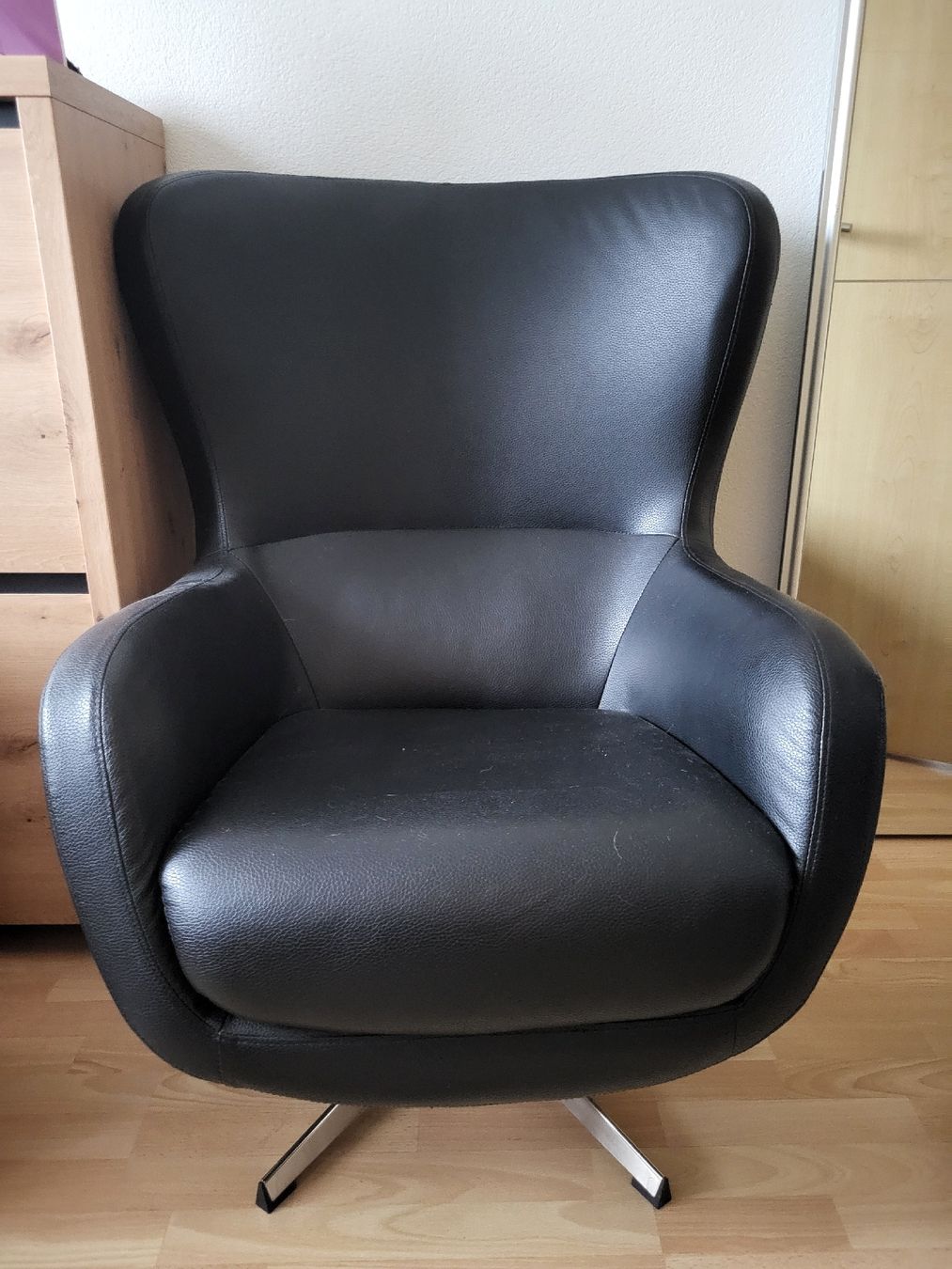 Conforama Poltrone: Schwarzer Ledersessel mit Drehfuess  – Usato da seltisberg venduto da stenajy72