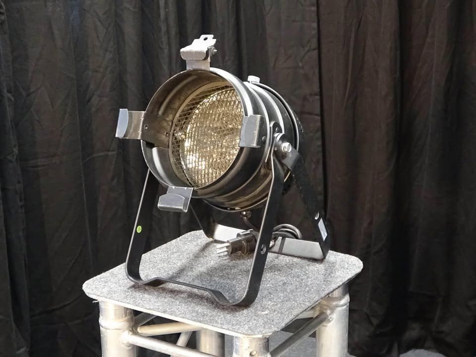 Showtec Lampade: Showtec Par 56 nez court – Usato da Lausanne 26 venduto da baptistevgl 1