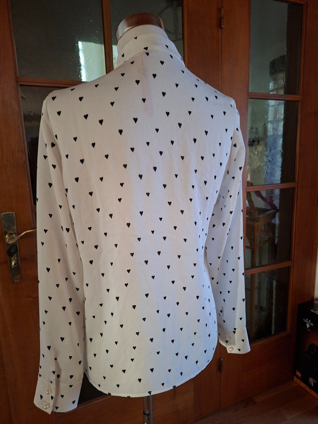 Marc Cain Blusen: MarcCain Bluse weiss mit schwazen Herzen – Gebraucht aus Unterentfelden von hofa01 2