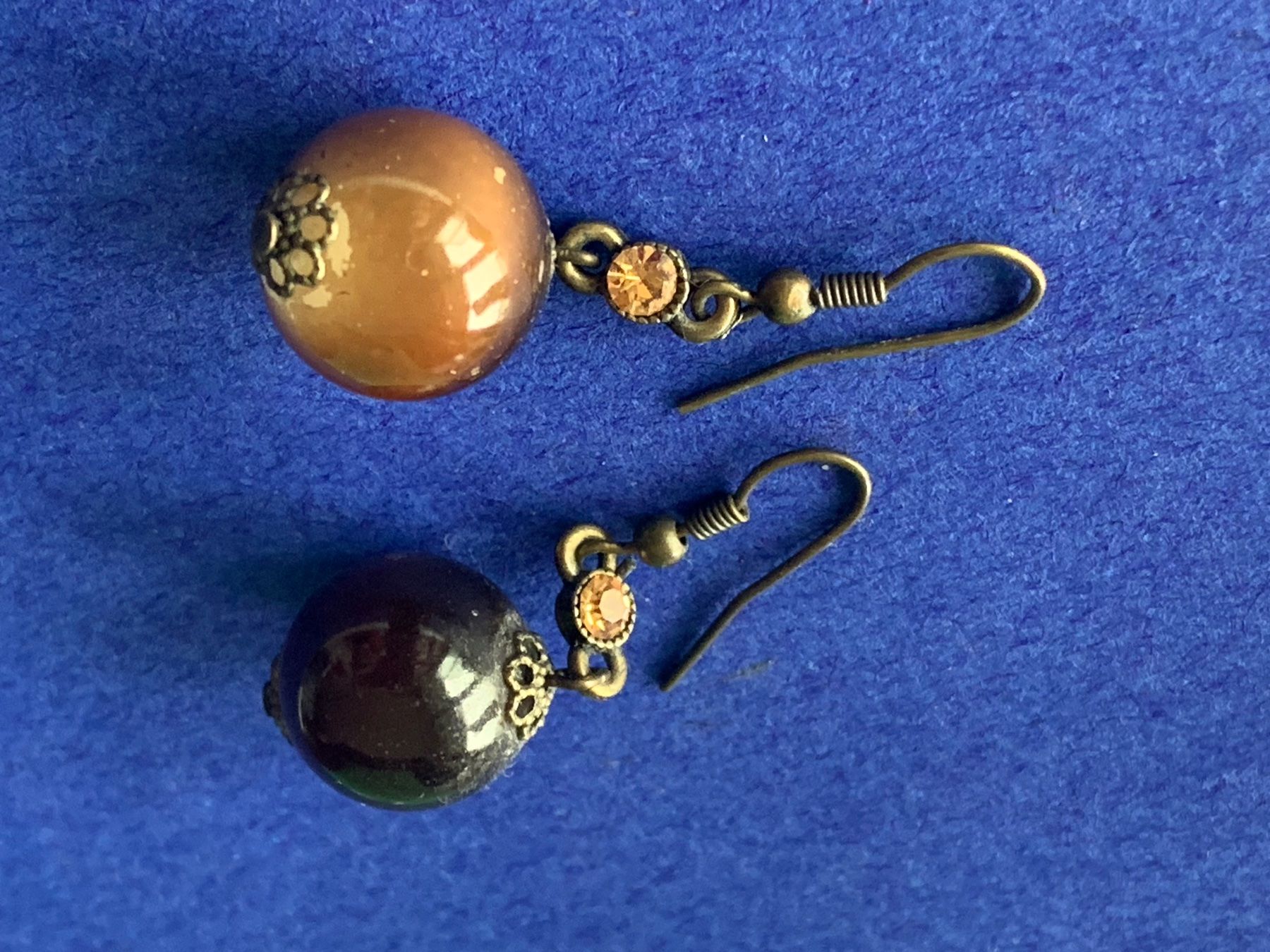 Orecchini pendenti & Orecchini a lobo: Ohrenplämper braune Kugeln lieblich – Usato da Laufen venduto da Bellebellezza 5