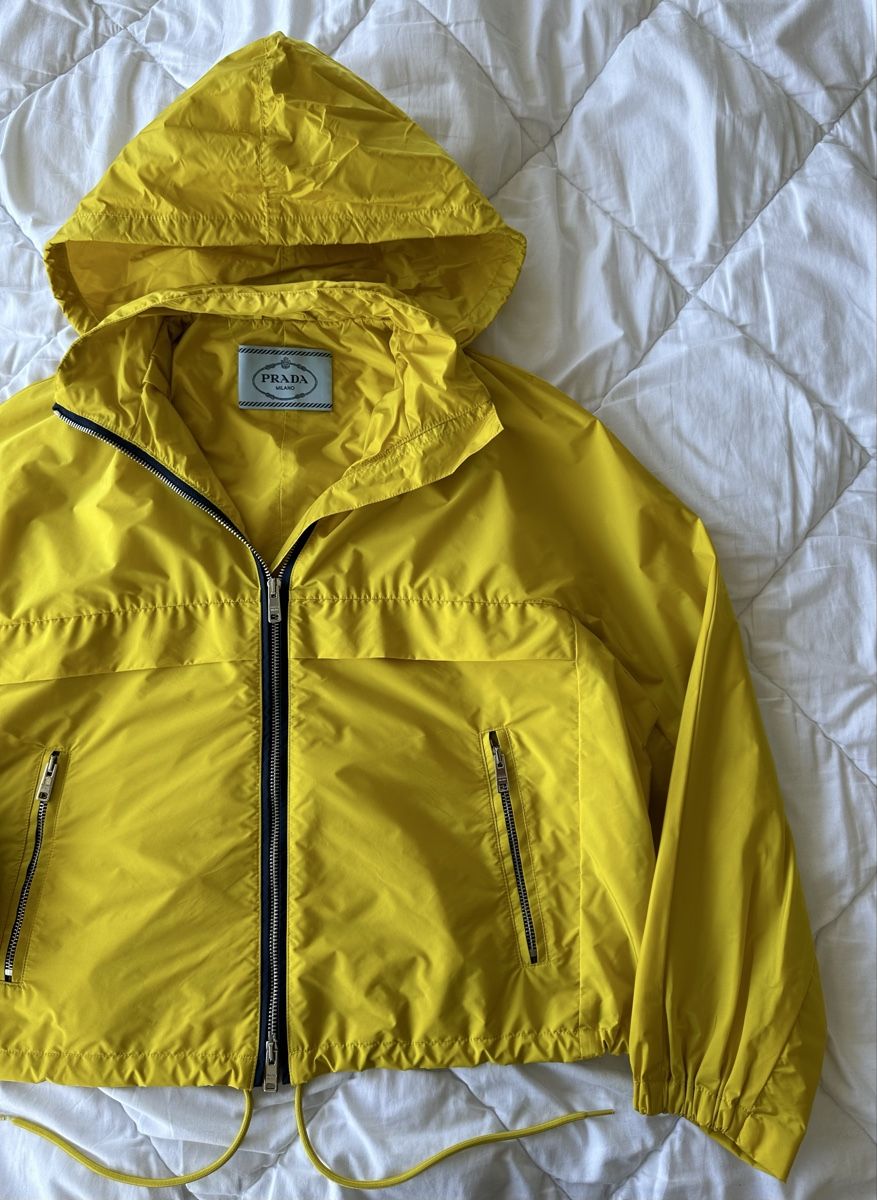 Prada Giacche: Bright Yellow Prada Milano Lightweight Jacket - Size 42 – Usato da Zürich venduto da megastored 7