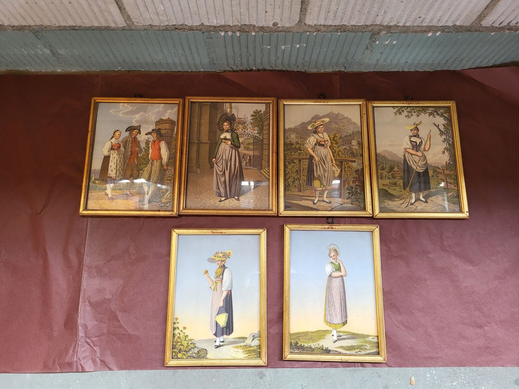 Foto & Immagini: 6 gerahmte Offsetdruck-Bilder verschiedene Trachten – Usato da Diessenhofen venduto da Osio