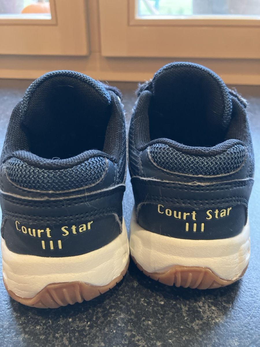 Scarpe per ragazzi: Hallenturnschuhe Gr 33 – Usato da Weissbad venduto da Praxedis_P51 2