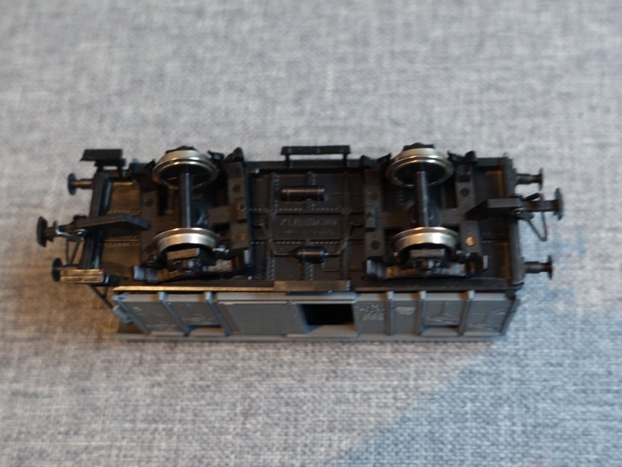 Kleinbahn Modelleisenbahnen: KLEINBAHN No. 302 SBB gedeckter Güterwagen, HO – Gebraucht aus Wallbach von Sarrows 3