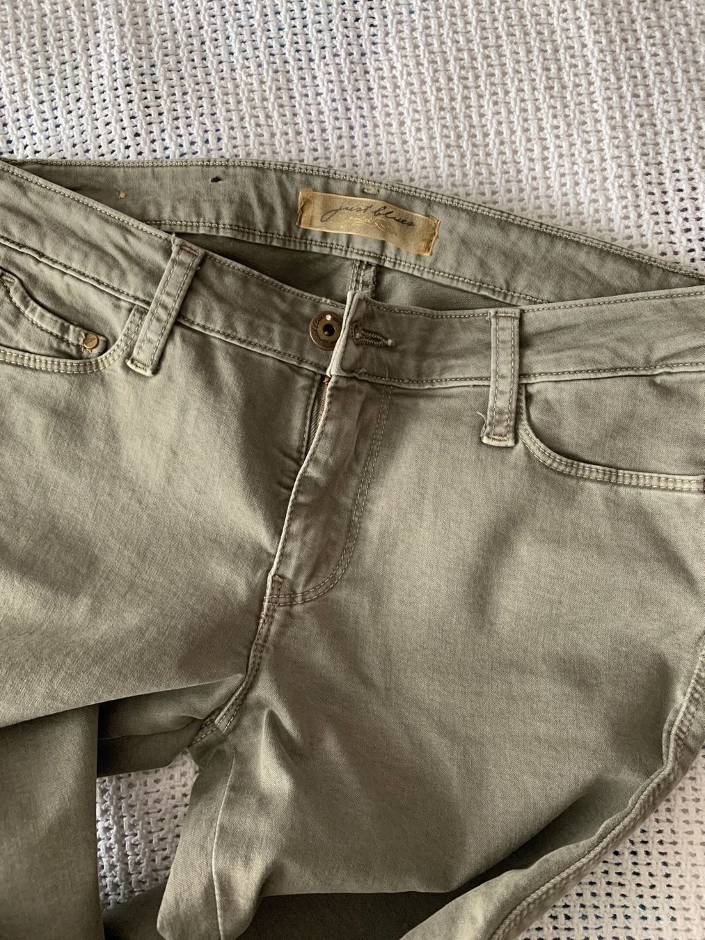 Pantaloni: Tolle Mädchen Jeans schmal geschnitten – Usato da Waltenschwil venduto da pipapo71 1