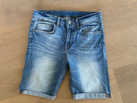 Jeans Shorts im Used-Look, Slim Fit, Gr. 152, guter Zustand