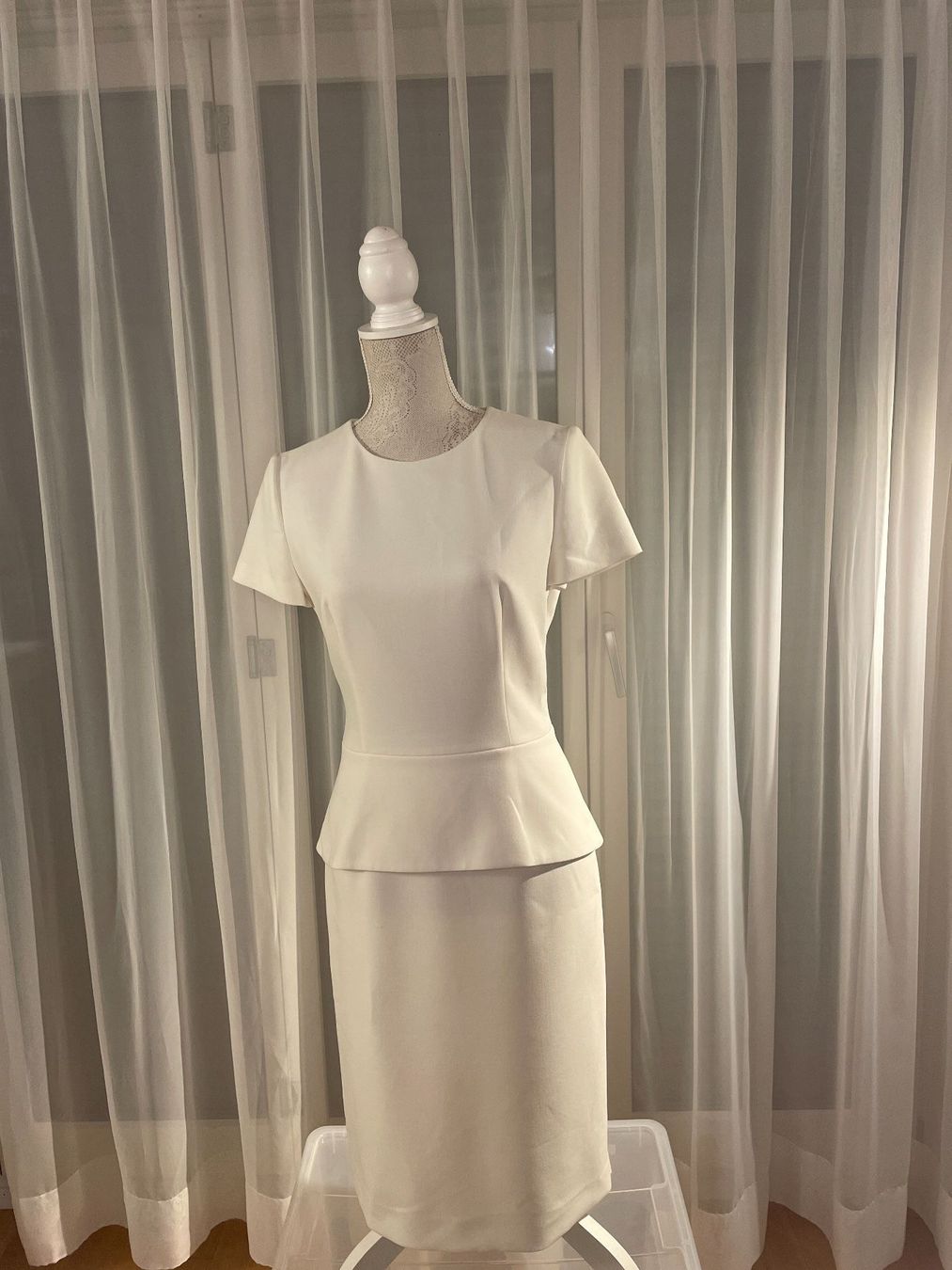 Hugo Boss Robes: HUGO BOSS Etui-Kleid – D'occasion à Basel par Elif2705 4