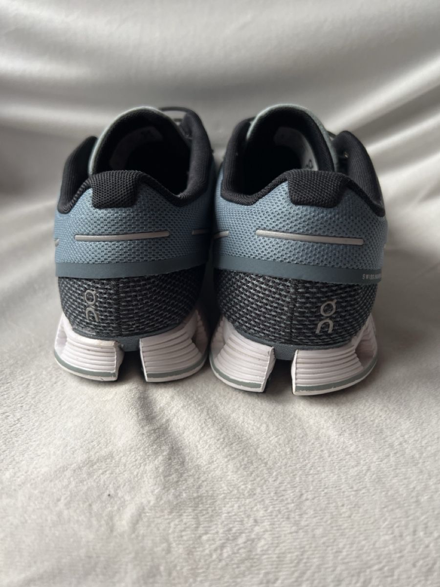 On Damenschuhe: On Cloud Schuhe – Gebraucht aus Mörel von Emozia 2