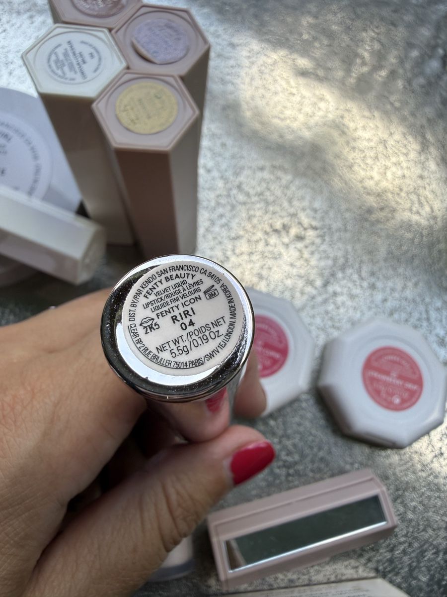 Kosmetik-& Massageliegen: Fenty Beauty Cosmetics Bundle New Unused – Neu (gemäss Beschreibung) aus Zürich von pinish 6