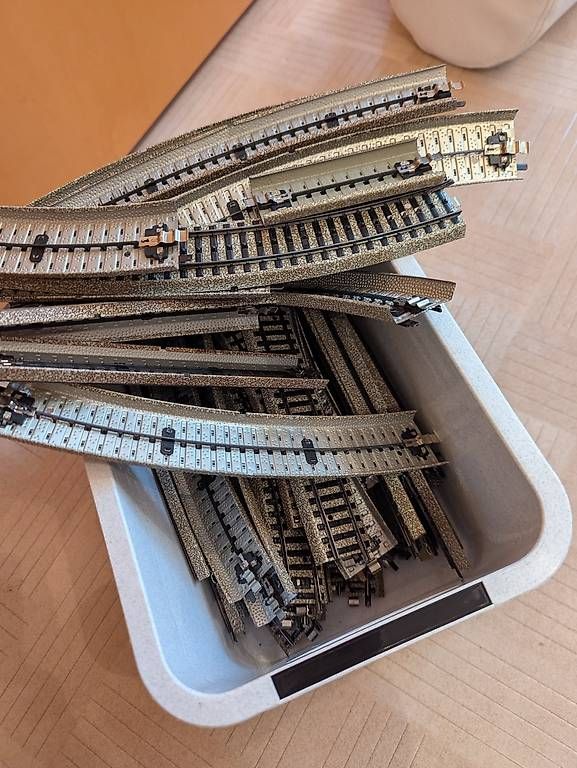 Märklin Modellini di ferrovie: Märklin H0 Schienen grosses Set – Usato da Uetikon am See venduto da kil_zky5 2