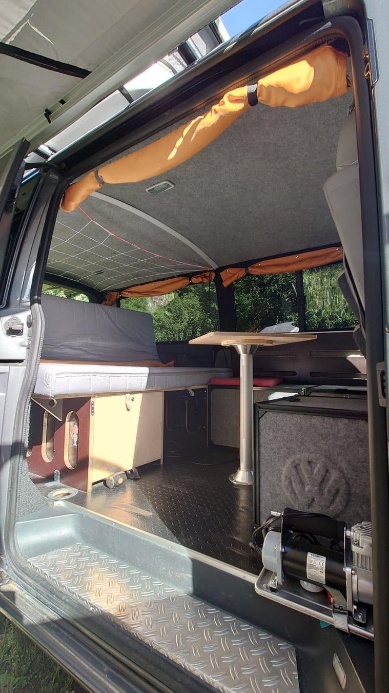VW Veicoli da campeggio: Vw t5 4 motion – Usato da Montreux venduto da Julbulle 3