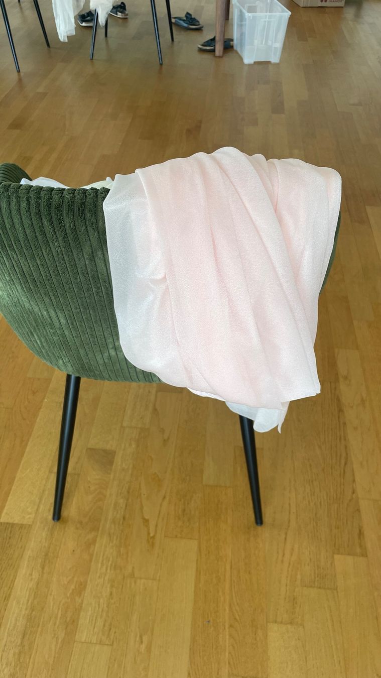 Tessuti: Stoffbahn Chiffon Rosa 5.6m – Usato da Wetzikon ZH venduto da Filopf