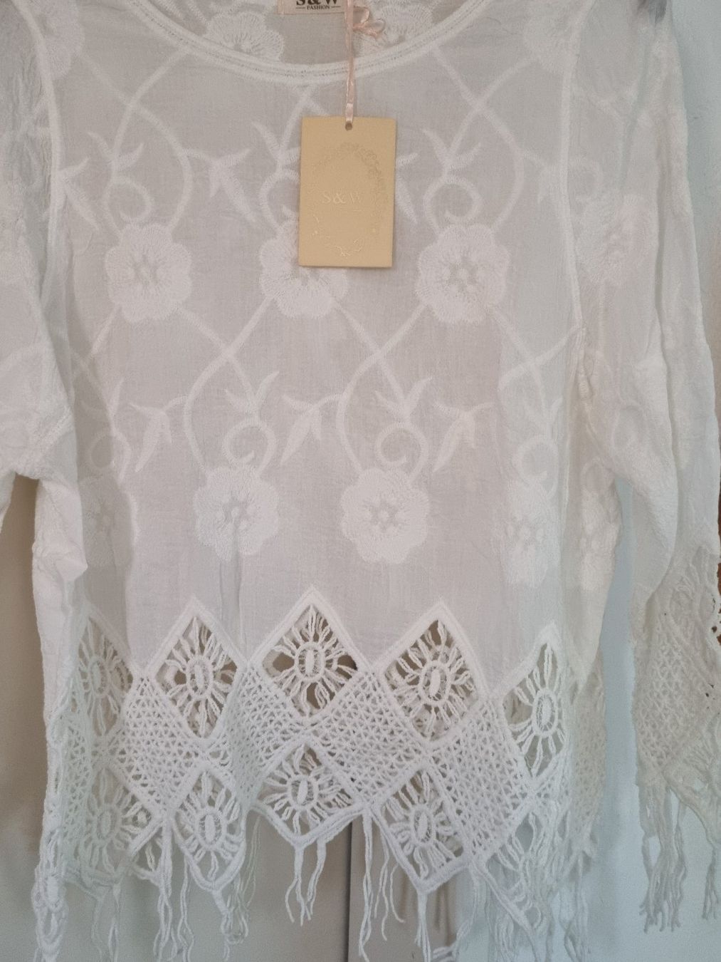 Blusen: Bluse, Shirt  weiss bestickt neu – Neu und originalverpackt aus geroldswil von Gumball1 3