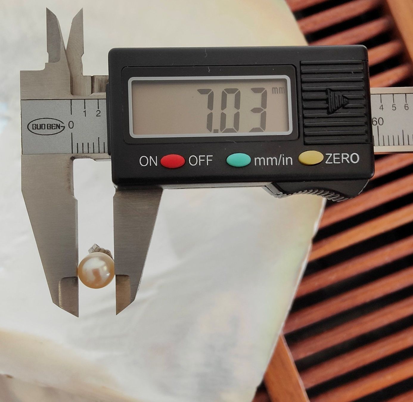 Orecchini pendenti & Orecchini a lobo: Süsswasserperle Ohrstecker 7mm, apricot – Nuovo e nell'imballaggio originale da Rümlang venduto da 21f 4