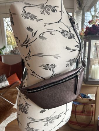 Trendige Gürteltasche in Rosemetallica - ein Must-Have!
