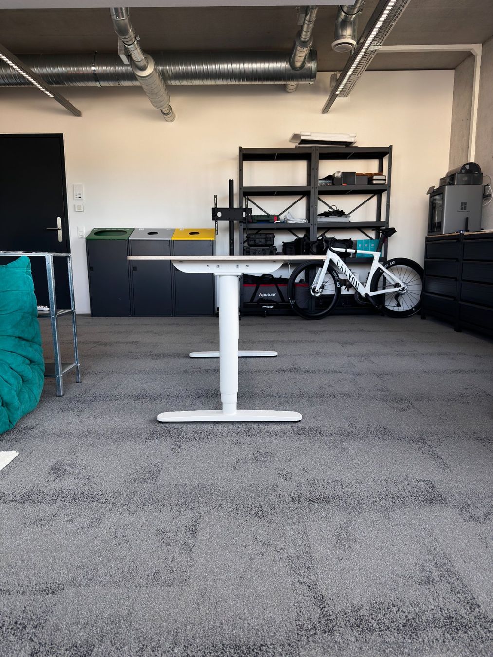 Ikea Scrivanie: IKEA BEKANT Scheibtisch 160x80cm – Usato da Aadorf venduto da ericschuster 2