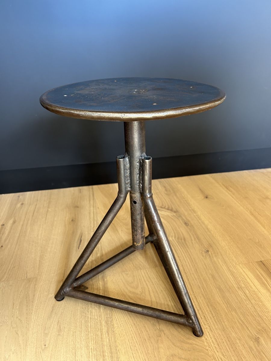Sgabelli: Tabouret vintage industriel usine Neuchatel – Usato da St-Cergue venduto da pinkgreen 2