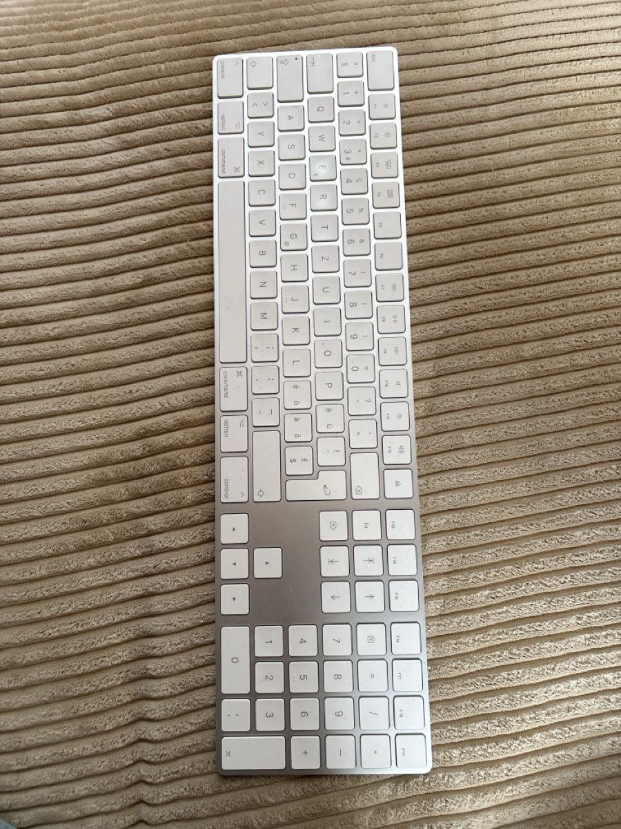 Apple Tastiere: Apple Magic Keyboard – Usato da Basel venduto da Marferr