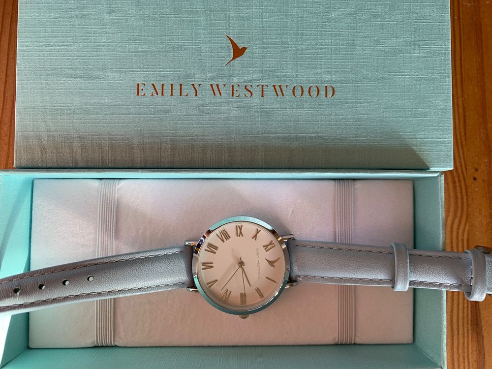 Emily discount westwood montre