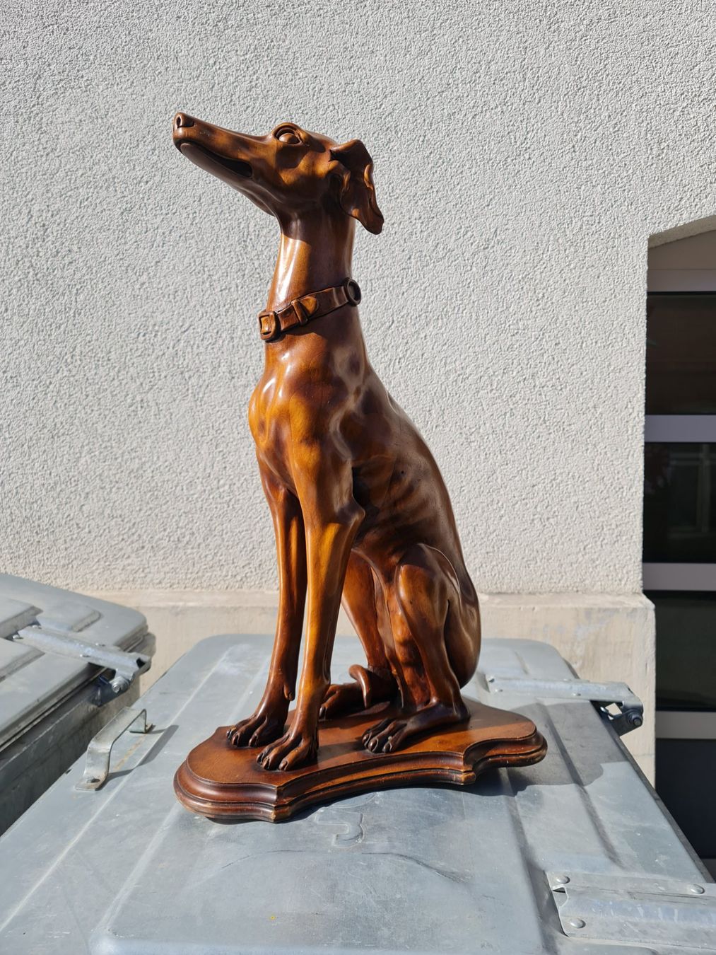 Skulpturen & Statuen: Grosse Holzskulptur Windhund – Gebraucht aus Degersheim von Tosam_Degersheim