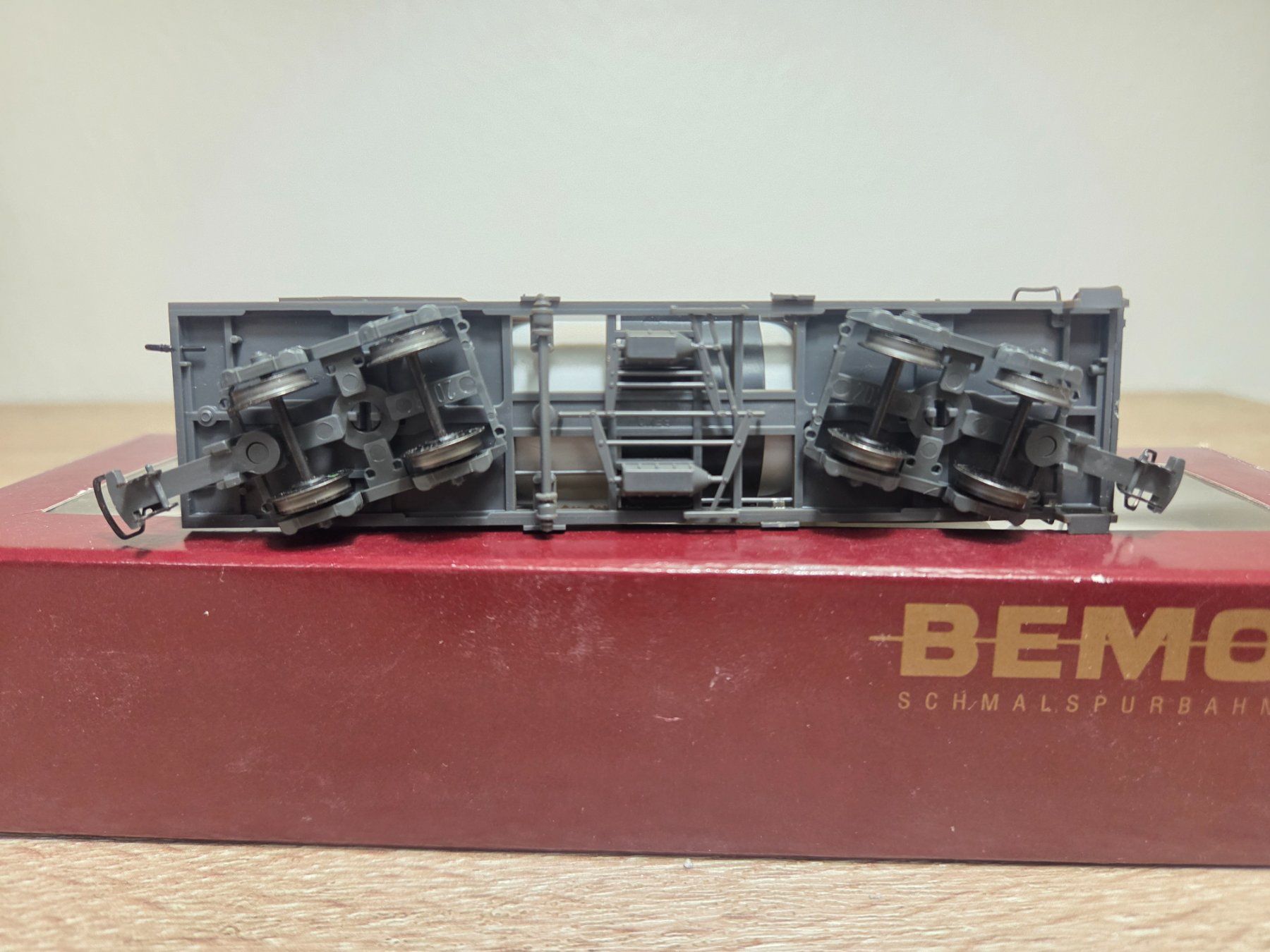 Bemo Modellini di ferrovie: Bemo 2285 118 Kesselwagen RhB H0m – Usato da St-Aubin-Sauges venduto da Lo_Go 4