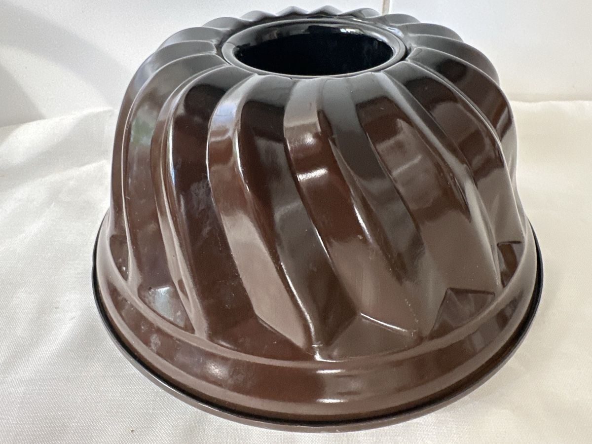 Backformen: Gugelhupfform braun Durchmesser 22 cm verwendet – Gebraucht aus Zürich von Chaeffeler