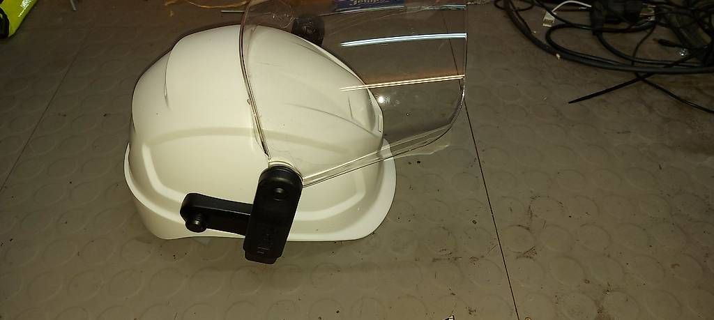 Uvex Protezione per viso e udito: Bauhelm mit Visier – Usato da Fisibach venduto da Lorobin 2