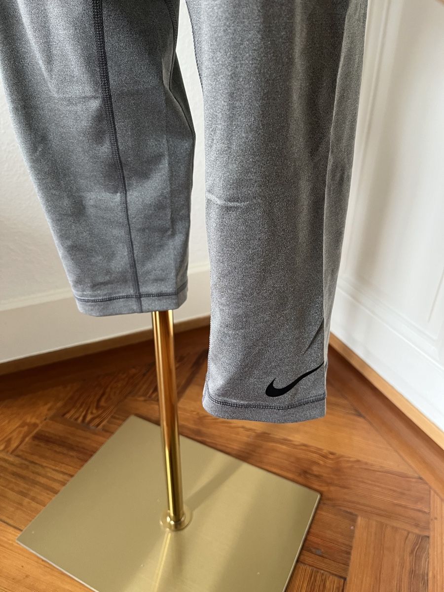 Nike Leggings: Nike Pro Capri Leggings Grey - Women's Size Medium – Usato da Mies venduto da Nib2011 2