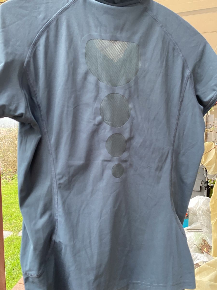 T-shirt: Nike Damen T-Shirt – Usato da Laupen BE venduto da ole_l8gg 1