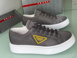 PRADA Logo Re-Nylon Grau Weiss Leder Low Top Sneaker 43 NEUE