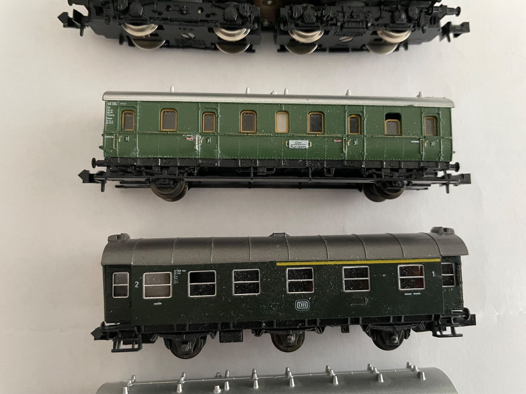 Trix Modelleisenbahnen: Minitrix Spur N Lok mit 5 Wagen – Gebraucht aus Rorschach von Karotten 6