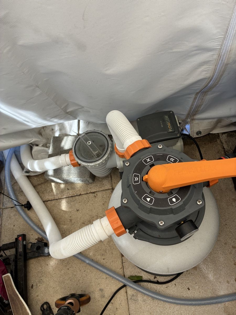 Bestway Riscaldamento: Sandfilterpumpe mit Skimmer und Bällen – Usato da Möhlin venduto da dpcom9