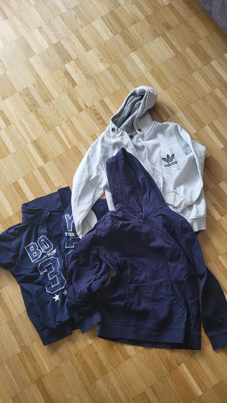 Kleiderpakete & -sets: 3 Hoodies Gr. 140 – Gebraucht aus Ipsach von kgr_x77q