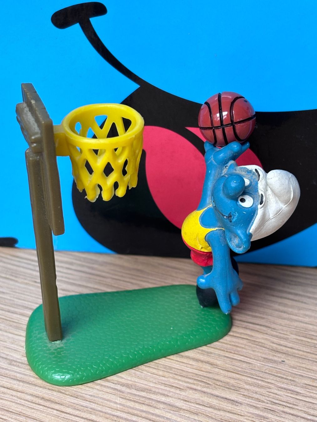 Schleich Statuette: Basketball-Schlumpf mit Korb, Nr. 2 – Usato da Lyss venduto da Duckszone
