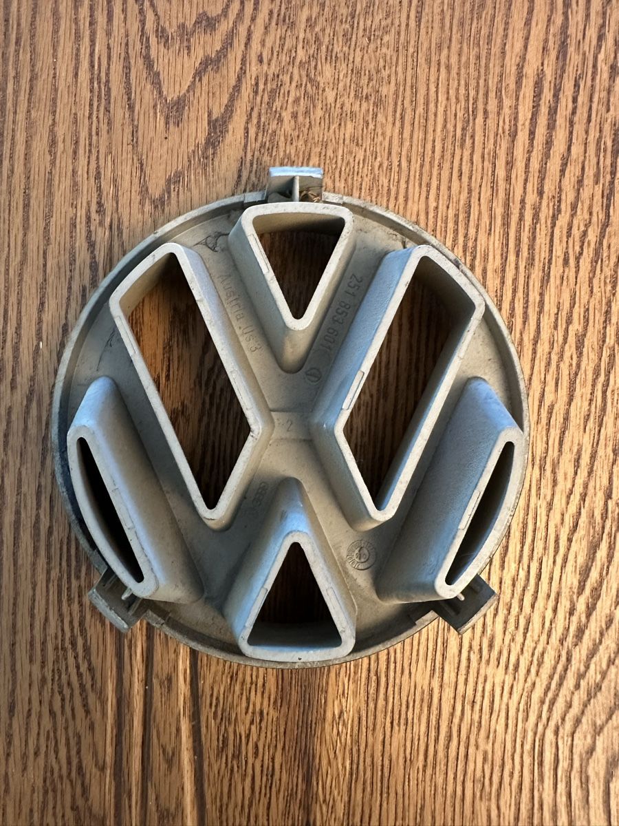 VW Toutes les pièces auto: VW Zeichen – D'occasion à Liestal par Tschopp77 2