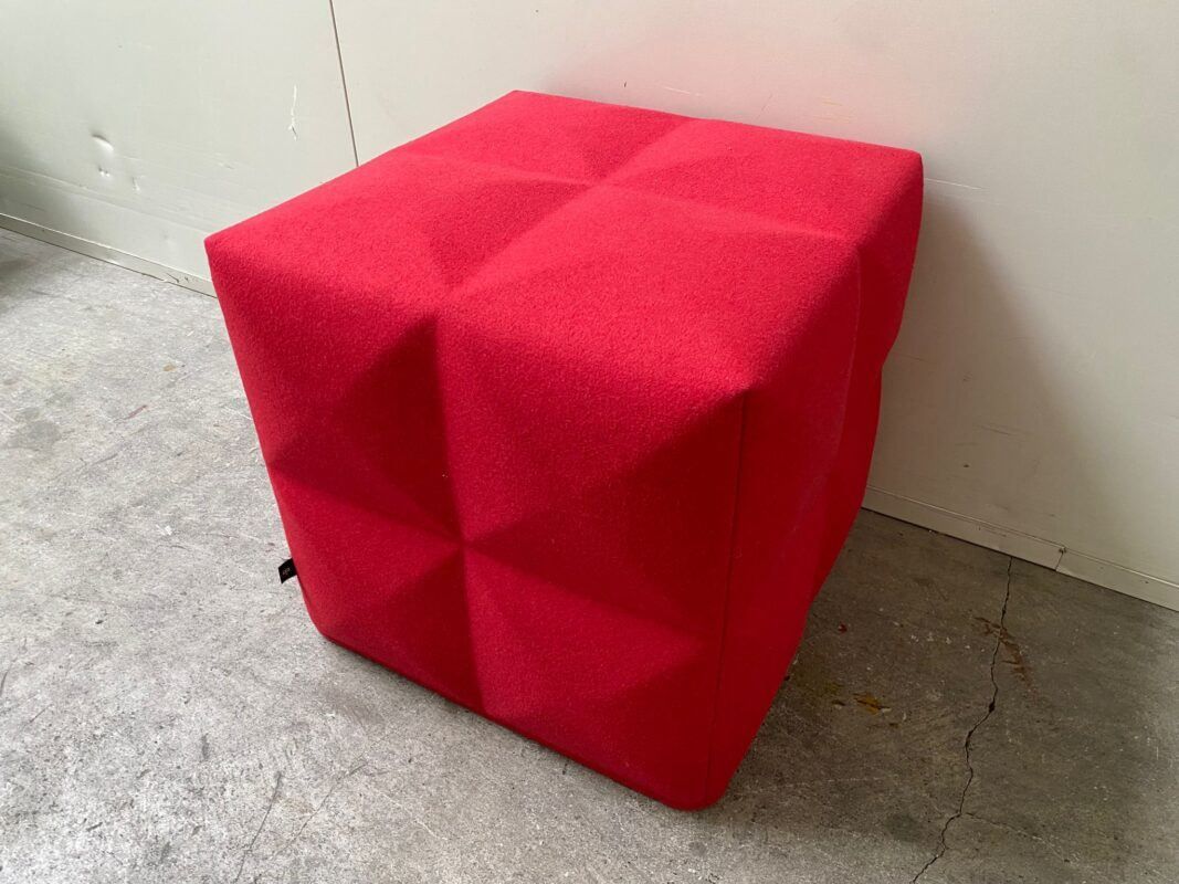 Sgabelli: BuzziCube 3D Solo Akustik-Hocker rot – Usato da St. Gallen venduto da MSMoebelhandel 1