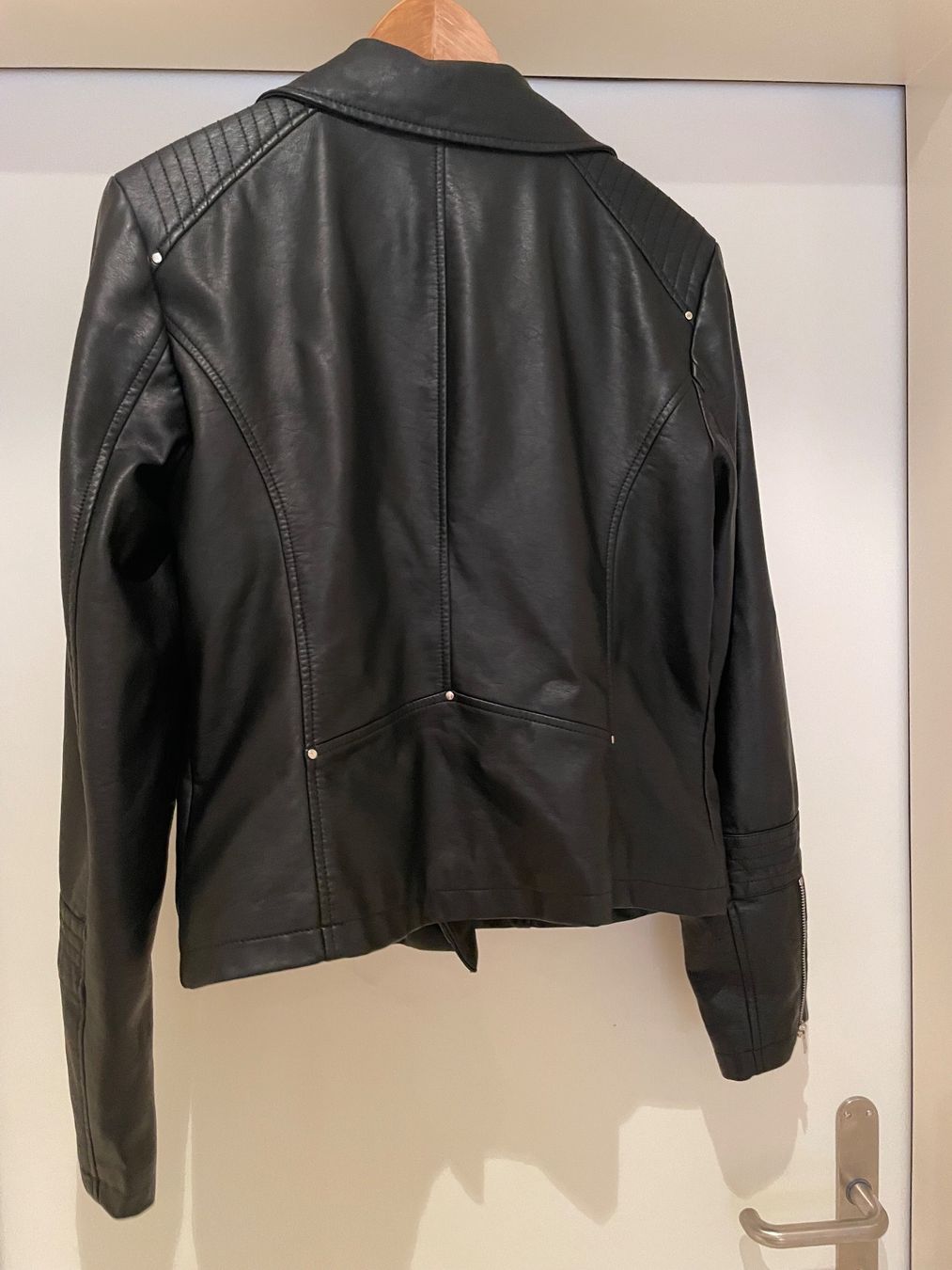 Only Jacken: ONLY Kunstlederjacke schwarz, Grösse 40 – Gebraucht aus Bülach von bjoernbenny 2