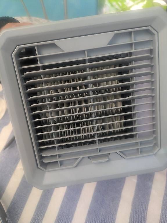 Ventilateurs: Intertronic Tischventilator mit Wassertank – D'occasion à Basel par Faebuz3