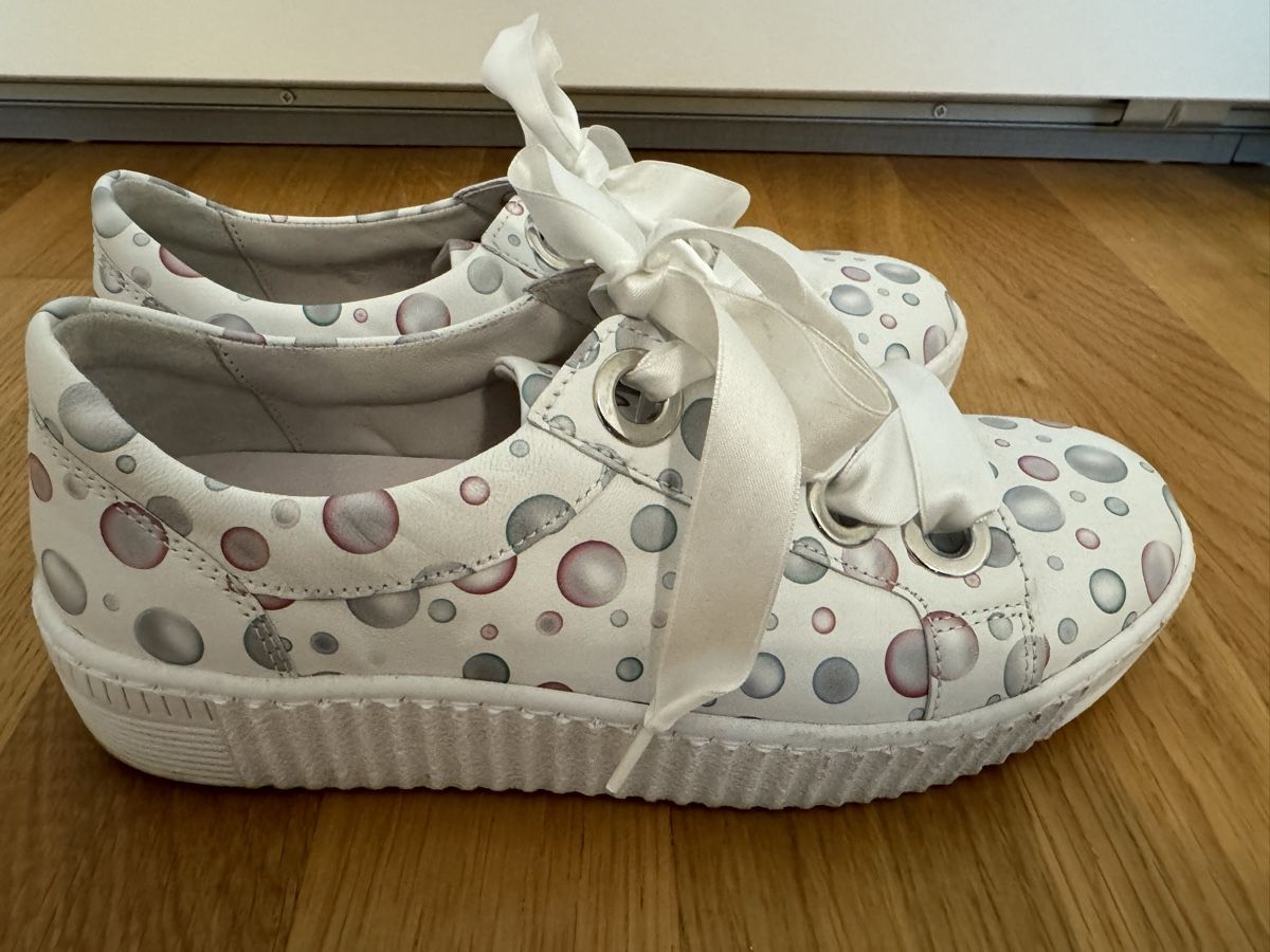 Gabor Chaussures femmes: Gabor Sneaker weiss Punkte Leder Gr. 3 1/2 – D'occasion à Beringen par ste_bh8w 4