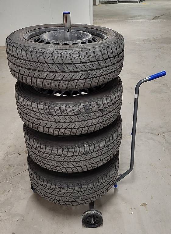 Opel Pneumatici & Ruote complete: Winterpneus Winterräder Opel Corsa – Usato da Weinfelden venduto da Zebi22 4