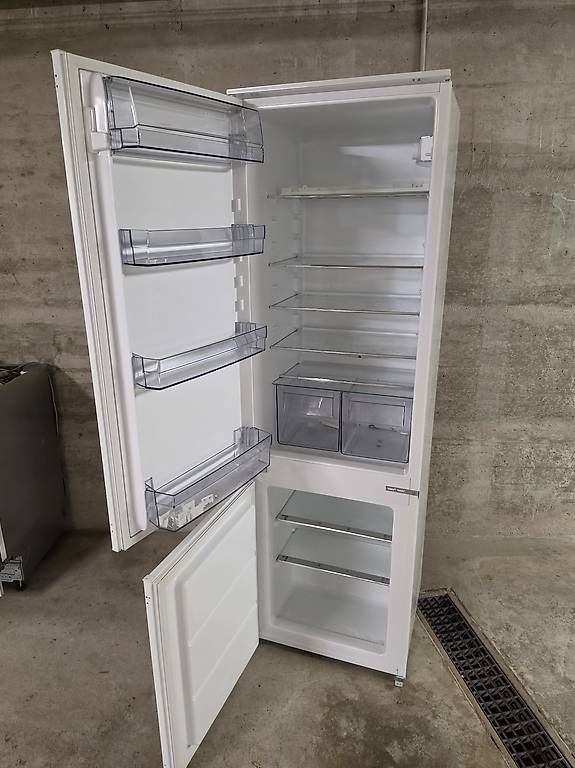 Kühlschrank: AEG Einbau-Kühl-/Gefrierkombination - 272 Liter – Gebraucht aus Elgg von Leon0202
