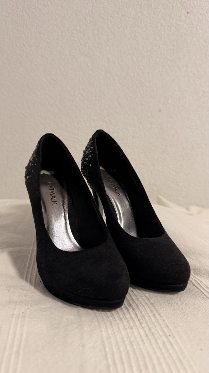 Damenschuhe: Catwalk-Pumps mit Strass, Grösse 36, schwarz – Gebraucht aus Dierikon von lea_8f72