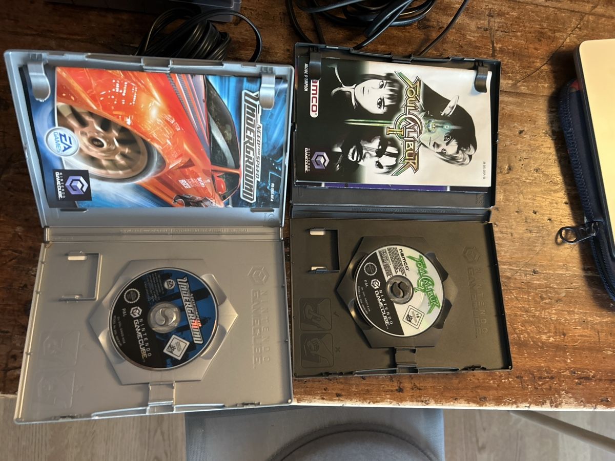 Nintendo Console: Nintendo GameCube Argento + 2 Controller + 2 Giochi – Usato da Bellinzona venduto da Yoichi 1